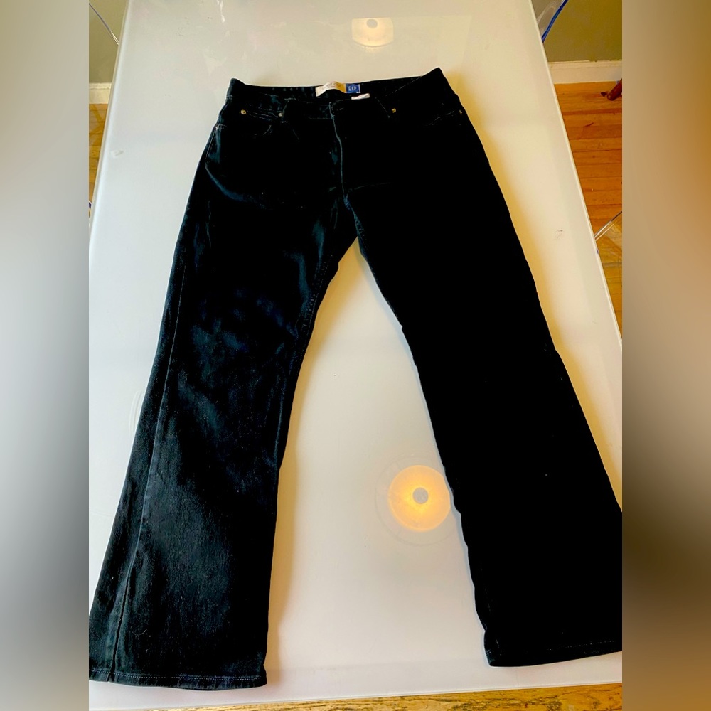 GAP bootcut stretch denim black. No holes great condition,